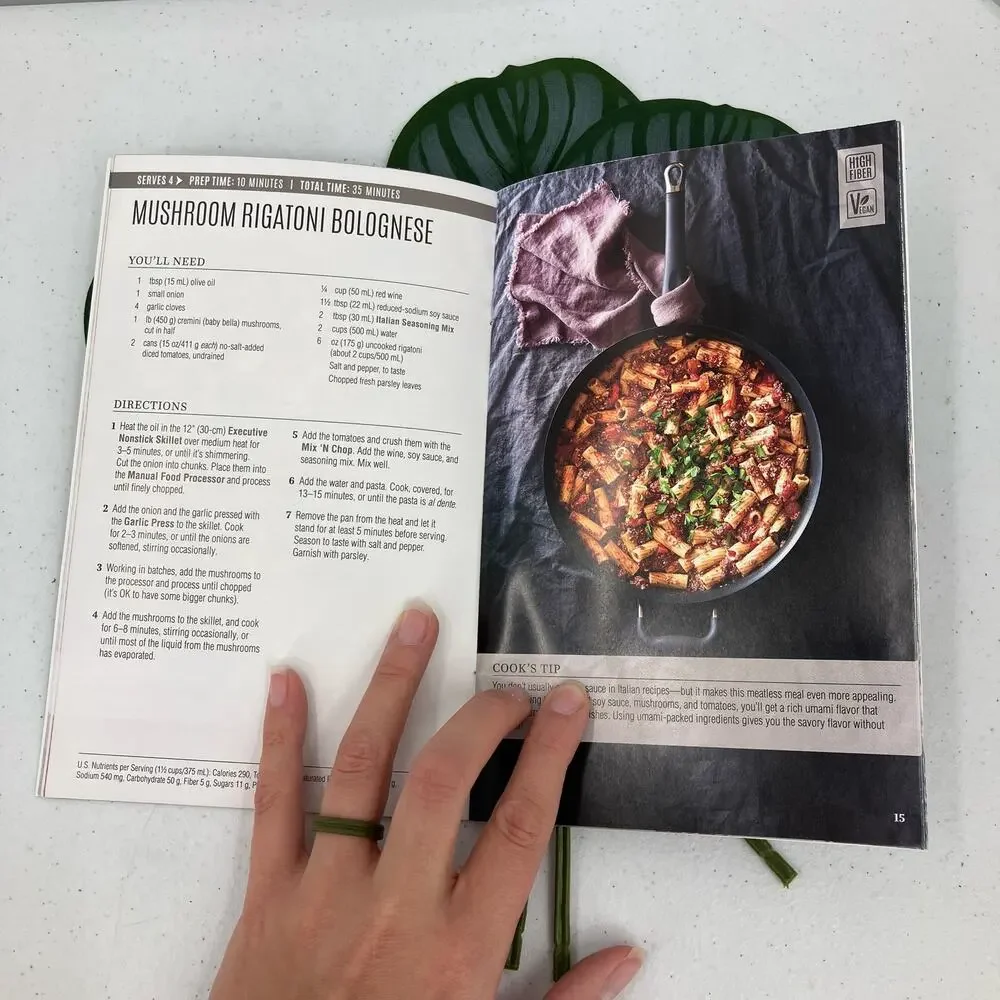 The Pampered Chef Fall Winter 2017 Season's Best One-Pot Dinner Recipe Cookbook